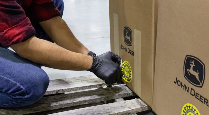 Covid-19: John Deere begin to produce protective face shields in Illinois