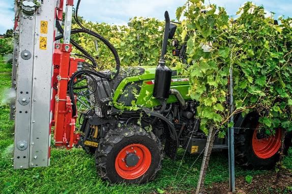 Cleanfix introduces reversible fan to include with Fendt 200 Vario